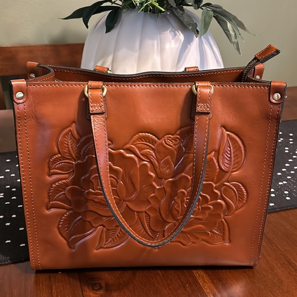 Patricia Nash Ava Tote Rose Tooled Tan NWT Beautiful - Picture 2 of 11